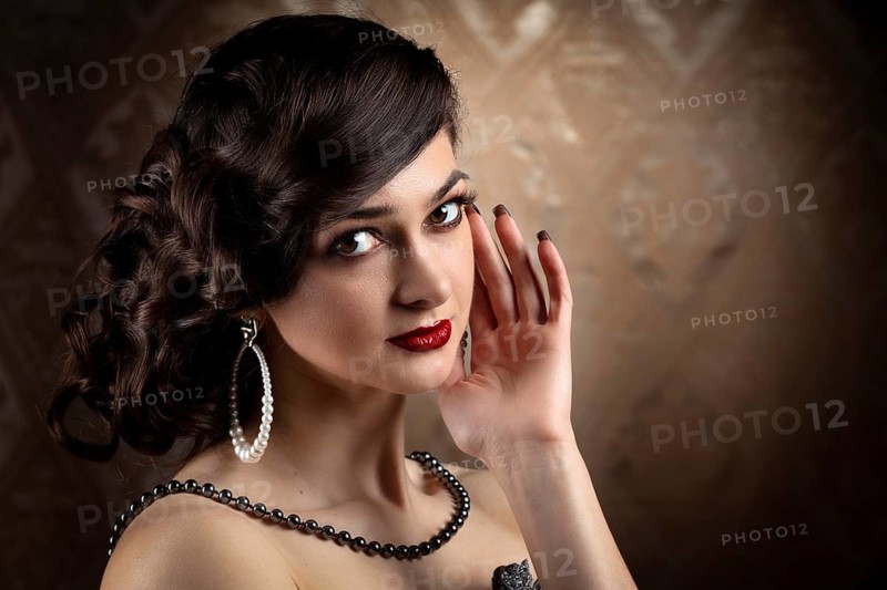 Retro woman portrait. Luxurious lady in the vintage style of the 20s or 30s