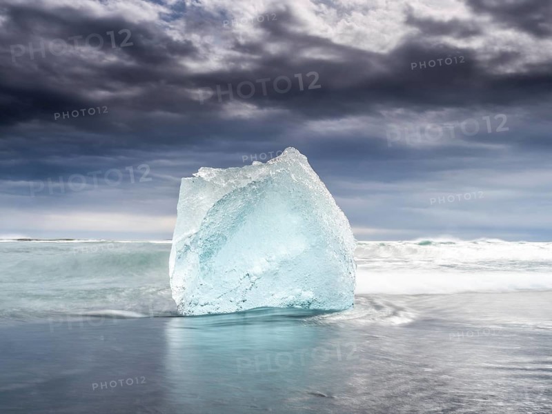 Diamond Beach, iceberg in the surf, near Jökulsarlon glacier lagoon, Vatnajökull National Park, Hornafjörður, South Iceland, Iceland, Europe