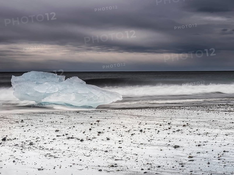 Diamond Beach, iceberg in the surf on the black lava beach, near Jökulsarlon glacier lagoon, Vatnajökull National Park, Hornafjörður, South Iceland, Iceland, Europe