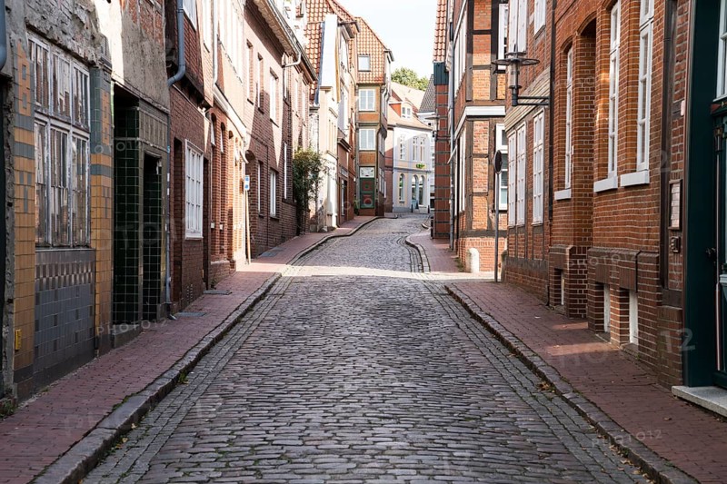 Narrow alley, Stade, Lower Saxony, Germany, Europe