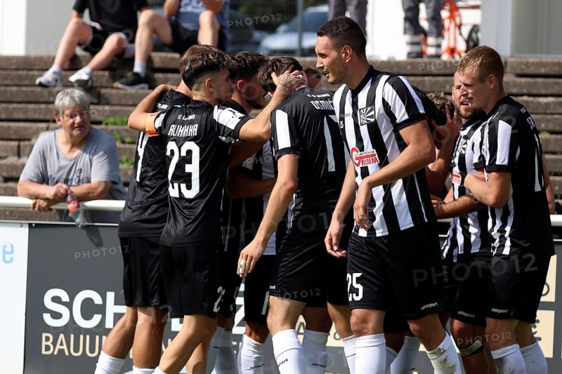 Villingen players celebrate the 1-0 lead goal by Marcel Sökler (Villingen 08) during the Soccer-RL SW 24-25 match: 6th Sptg: FC 08 Villingen vs Eintracht Frankfurt U21, Villingen-Schwenningen, Germany / Germany