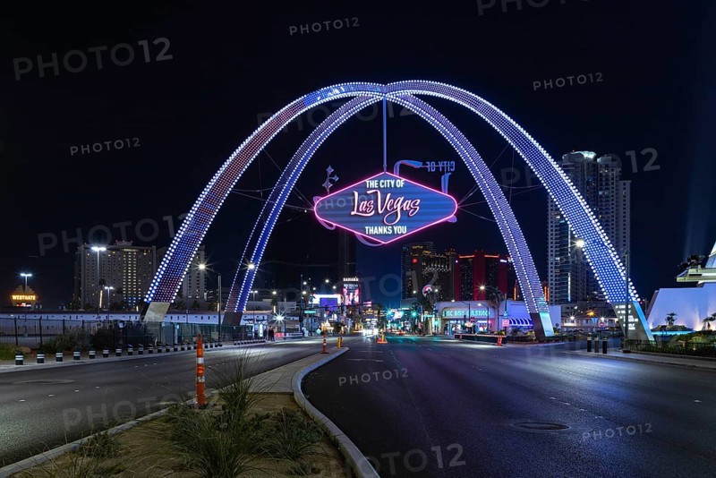 A picture of the Las Vegas Boulevard Gateway Arches at night