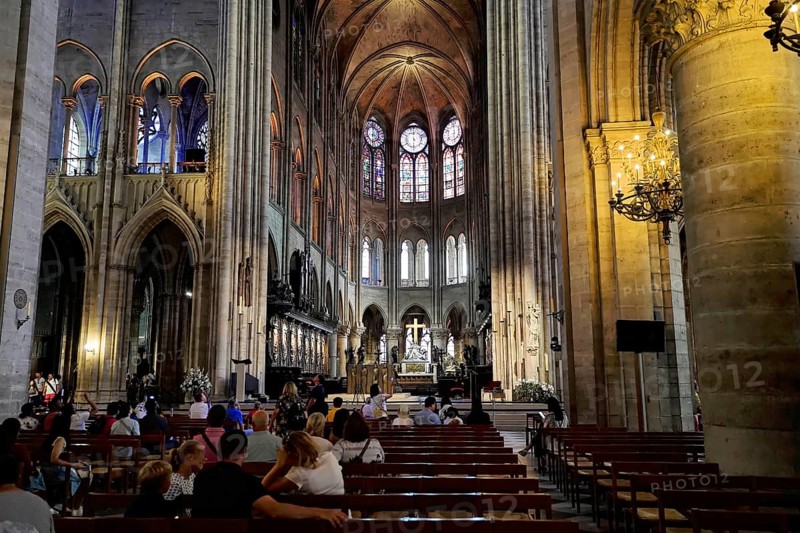Cathedral Notre-Dame de Paris, Ille de la Cité, 4th arrondissement, Paris, France, Europe, Interior of a gothic cathedral with high ceilings, stained glass windows and pews, people sitting and looking at the church, Europe