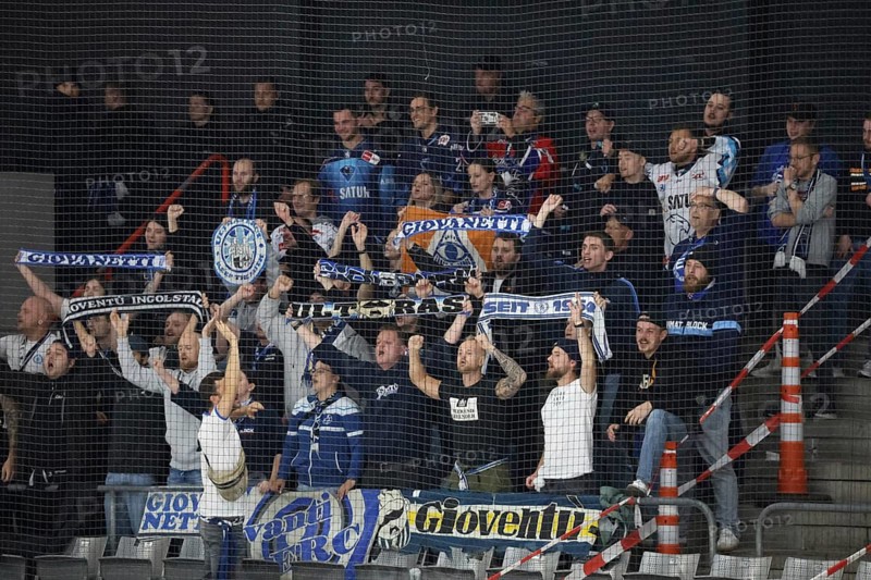 The travelling Ingolstadt fans celebrate the 6:3 victory in Schwenningen after the game of the DEL 24-25, Sptg. 5: Schwenninger Wild Wings vs ERC Ingolstadt, Villingen-Schwenningen, Germany / Germany