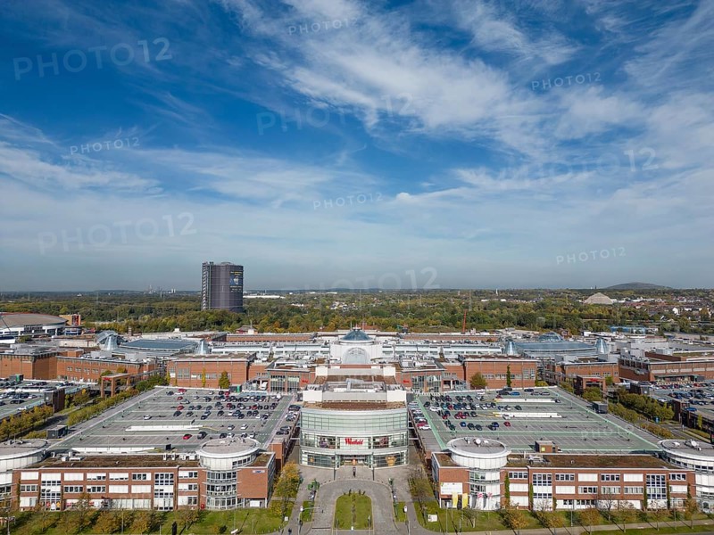 Westfield Centro in Oberhausen is a shopping mall with 125, 000 m² of retail space and a total of over 830, 000 m² of operating space. More than 250 retail stores are spread over two, in some cases three levels of the shopping center. With 1, 100 seats, the Coca-Cola Oasis is the second largest food court in Europe
