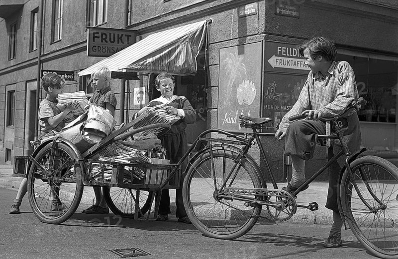 1940s children. Scene from the Swedish movie Kvarterets olycksfågel 1947. The boys are working extra as bicycle messangers and doing deliveries to earn extra money. Sweden 1947