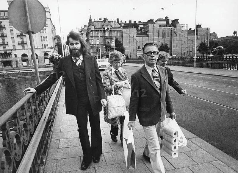 Clark Olofsson. Swedish criminal born 1947. A Swedish criminal now living in Belgium. He has received sentences for attempted murder, assault, robbery, and dealing narcotics and has spent more than half of his life in correctional institutions in Sweden. Olofsson has been called Sweden's first celebrity gangster. Olofsson was present at the Norrmalmstorg robbery whose events resulted in the creation of the phrase Stockholm syndrome to describe them. Picture taken 1974 in Norrköping when he was serving a jail sentence for the robbery of Krediitbanken at Norrmalmstorg Stockholm, and have permission to be outside the prison gates for a few days. On march 20 1975 Olofsson escaped from this prison On 11 May 2020, Netflix announced Clark - a six episode drama series about Clark Olofsson. Olofsson will be played by Bill Skarsgård and Jonas Åkerlund will be directing