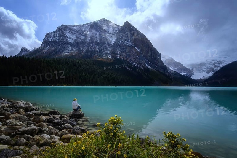 Lake Louise, Banff, Alberta Kanada travel destination with turquoise water