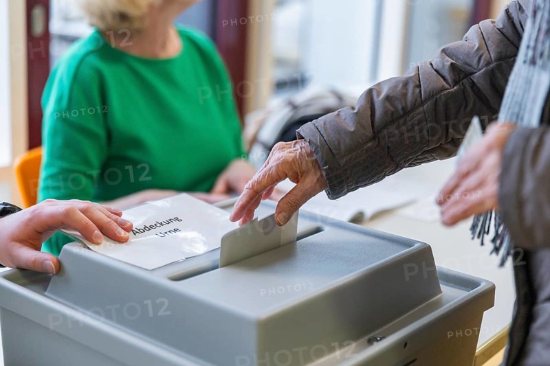 Voting for the constituency 03300 Seevorstadt-Ost, Dresden, Saxony, Germany, Europe