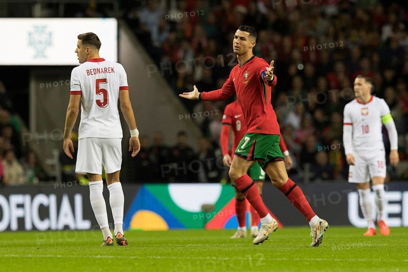 Football match, captain Cristiano RONALDO CR7 Portugal centre with both arms pointing upwards not saying so running with his eyes to the left, Jan BEDNAREK Poland left looking from behind and looking to the right, in the background captain Piotr ZIELINSKI Poland right, Estadio do Dragao, Porto, Portugal, Europe