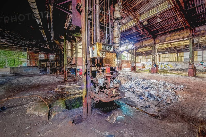 Dilapidated industrial hall with abandoned machinery, Metallwerke Bender, Lost Place, Linn, Krefeld, North Rhine-Westphalia, Germany, Europe
