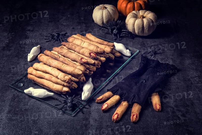 Halloween biscuit finger and cake coffin