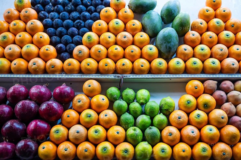 Beautifully arranged citrus fruits at a sales stand