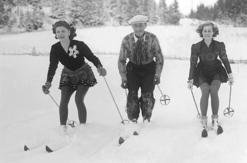 Skiing in the 1940s. The three individual skiing champions Britta Råhlén, Sven Selånger and Britta Lindmark are skiing through the snow. Sweden 1945
