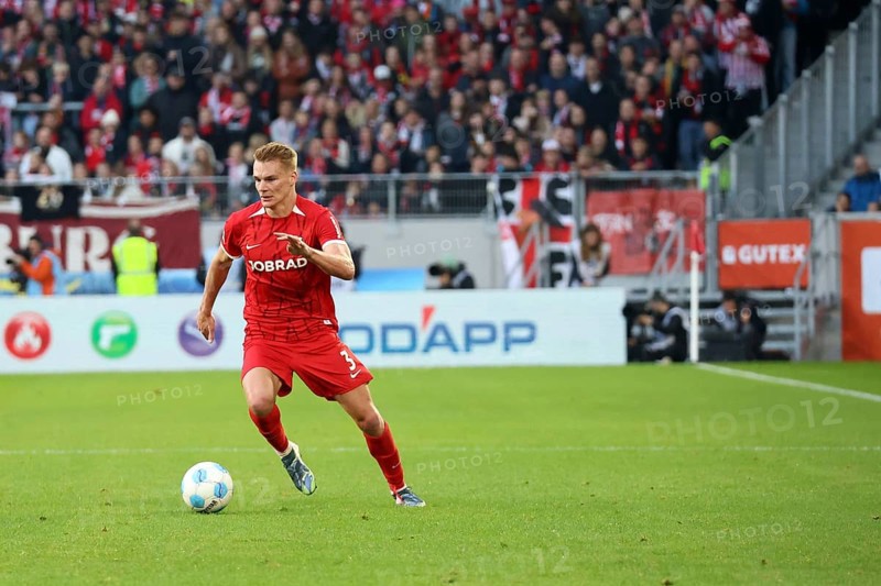 Philipp Lienhart (SC Freiburg) during the match of the 1st FBL: 24-25: 1st FBL: 24-25: 9th Sptg. SC Freiburg - FSV Mainz 05 DFL REGULATIONS PROHIBIT ANY USE OF PHOTOGRAPHS AS IMAGE SEQUENCES AND/OR QUASI-VIDEONan Photo: Joachim Hahne/johapress, Freiburg, Germany / Germany