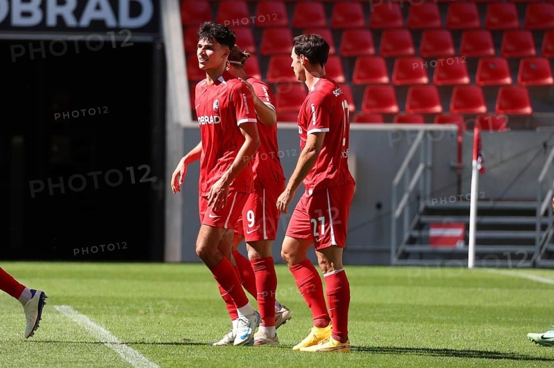 Marco Wörner (SC Freiburg) scored three times for the sports club in the football test match: SC Freiburg - FC Basel REGULATIONS PROHIBIT ANY USE OF PHOTOGRAPHS AS IMAGE SEQUENCES AND/OR QUASI-VIDEONan Photo: Joachim Hahne/johapress, Freiburg, Germany / Germany