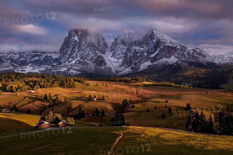 Snowy Alpe di Siusi, Seiser Alm, Sassolungo a Sassoplatto at sunset
