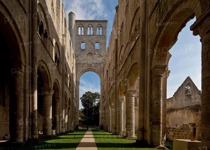 Begun in 1040, destroyed from 1562, nave to the east with remains of the crossing tower, ruins of the chapter house on the right, St., Sankt, Saint