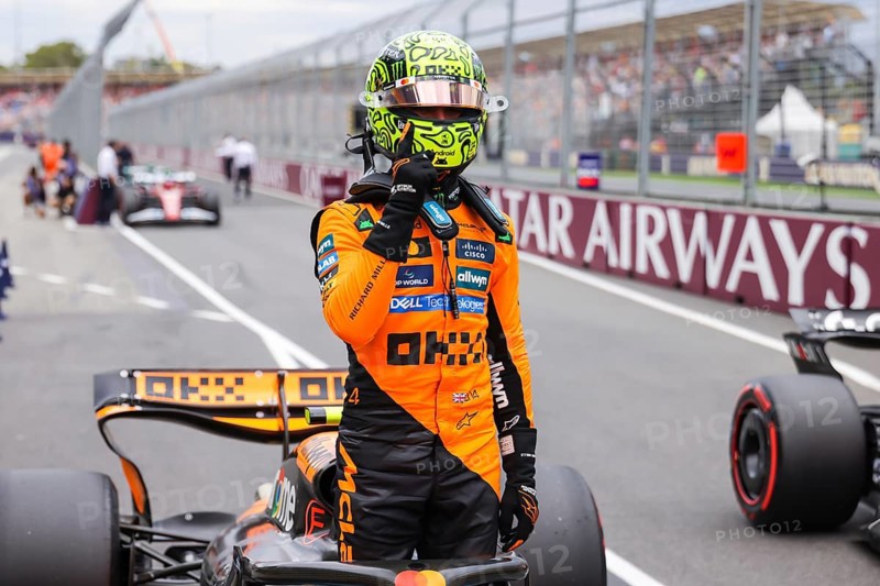 MELBOURNE, AUSTRALIA - MARCH 15: Lando Norris of Great Britain drives the McLaren Formula 1 Team MCL39 and gets pole position in qualifying at Albert Park in Melbourne, Australia, Oceania