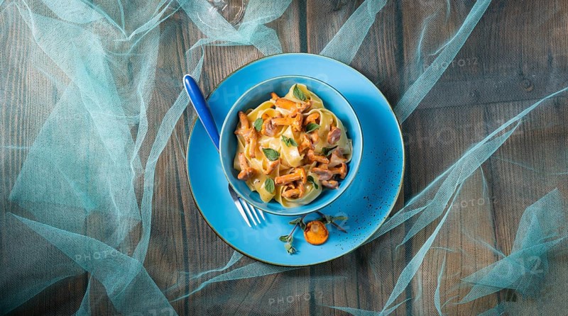 Pappardelle with cheese sauce and fresh chanterelles