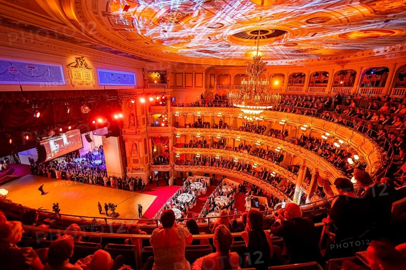 The SemperOperaball 2025 celebrated its 100th anniversary on Friday. Germany's most beautiful classical entertainment event once again proved to be a complete success this year and offered a first-class programme created by top artists. In keeping with tradition, thousands of Dresdeners celebrated the event of the year outside on the theatre square at the Semper Opera Ball. Festively decorated ballroom, Dresden, Saxony, Germany, Europe