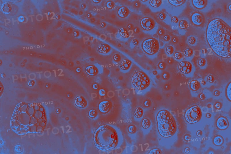 Air bubbles inside water base form patterns