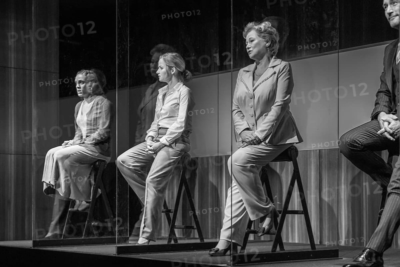 Director: Guntbert Warns Performers: with Dietrich Adam, Maya Alban-Zapata, Heikko Deutschmann, Johanna Griebel, Imogen Kogge Costumes: Ariane Warns, Felina Warns Photo rehearsal on 04.10.2018 at the Renaissance Theatre in Berlin