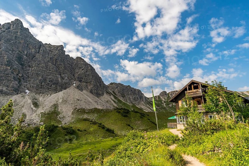 Mountain tour over the Lachenspitze north face via ferrata to the Lachenspitze. Ascent from Vilsalpsee over Traualpsee and Landsberger hut