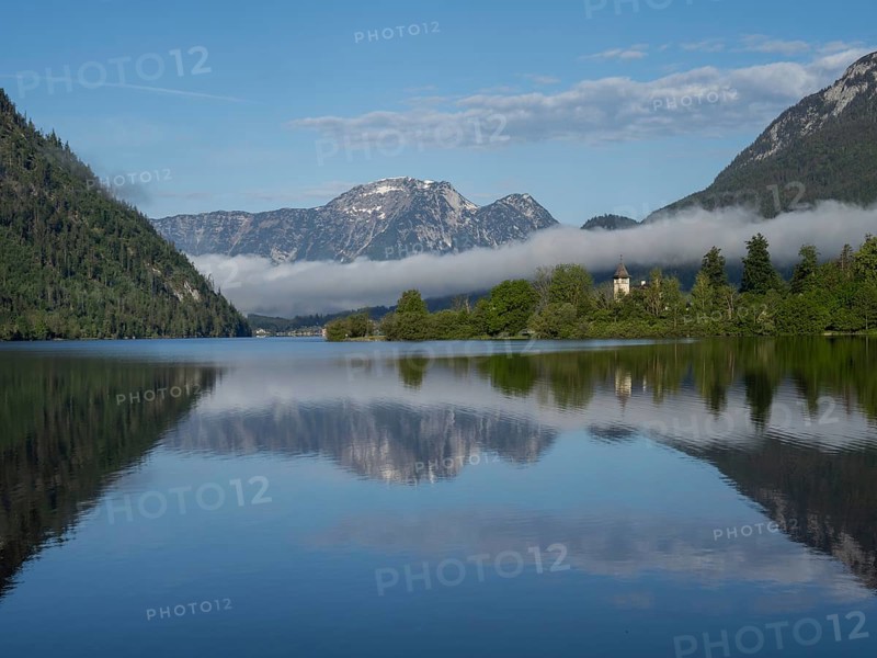 Morning atmosphere, reflection, early morning fog over the Grundlsee, panoramic shot, Salzkammergut, Styria, Austria, Europe