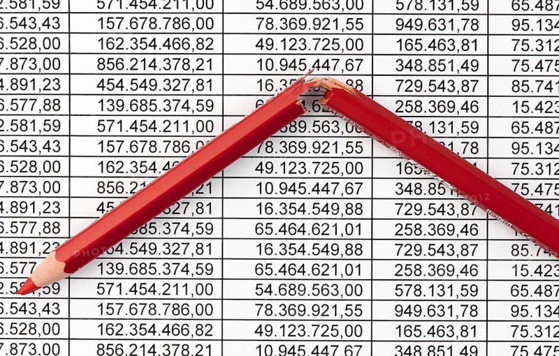 Red pencil and an analysing sheet
