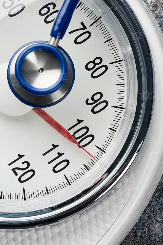 Stethoscope and scales, symbolic photo for weight, diet and heart disease