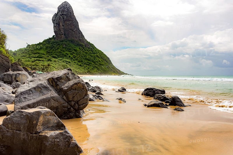 Fernando de Noronha, Brasil. Turquoise water around the Two Brothers rocks, UNESCO World Heritage Site, Brazil, South America