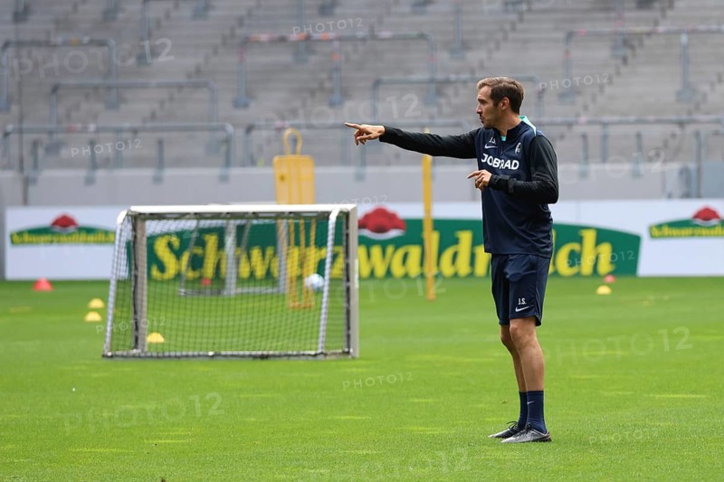 The new head coach Julian Schuster (SC Freiburg) at the first training session at the training kick-off Football Bundesliga club SC Freiburg 2024 DFL REGULATIONS PROHIBIT ANY USE OF PHOTOGRAPHS AS IMAGE SEQUENCES AND/OR QUASI-VIDEOn Photo: Joachim Hahne/johapress