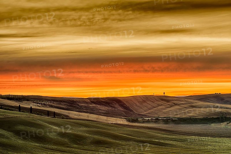 A beautiful sunrise over the hills of Tuscany