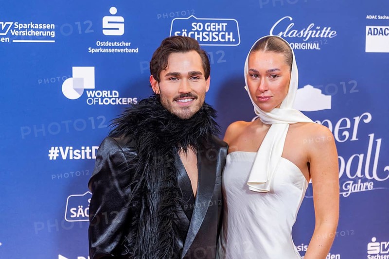 The SemperOperaball 2025 celebrated its 100th anniversary on Friday. Germany's most beautiful classical entertainment event once again proved to be a complete success this year and offered a first-class programme created by top artists. Traditionally, thousands of Dresdeners also celebrated the event of the year outside on the theatre square at the SemperOperairball. Moss Kena and partner Musikact Openairball + Ballgeflüster, Dresden, Saxony, Germany, Europe
