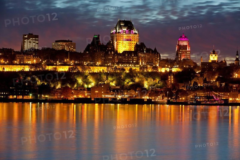 Night shot of Quebec