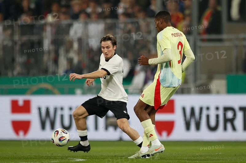 Football, U21, Friendly match, 2024/2025, Germany U21 vs. Spain U21, 25.03.2025, Merck-Stadion am Böllenfalltor, Darmstadt, Germany, Rocco REITZ (Germany U21, 18) in duel with Cristhian MOSQUERA Spain U21, Europe