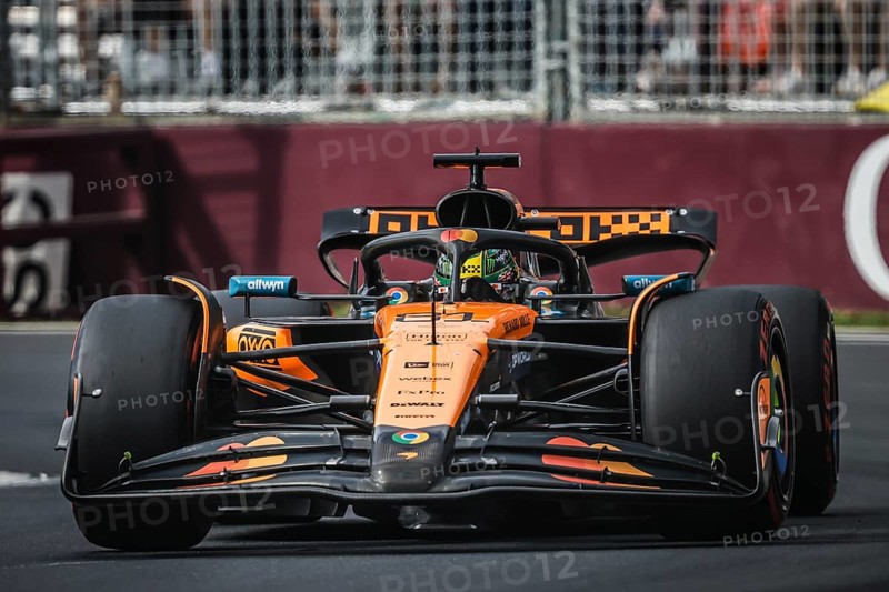 Oscar Piastri of Australia drives the McLaren Formula 1 Team MCL39 during qualifying in the 2025 Australian Grand Prix at Albert Park in Melbourne, Australia, Oceania