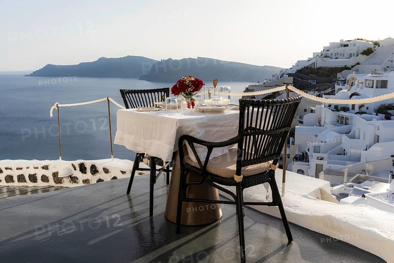 Elegantly laid table, Oia, Santorini, Greece, Europe