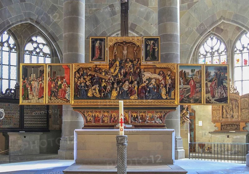 High altar, Protestant parish church of St Michae with organ, Gothic hall church, Schwäbisch Hall. Baden-Württemberg. Germany