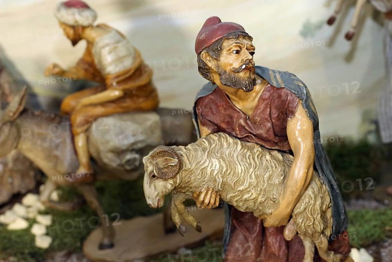 Cot figurine, shepherd with sheep