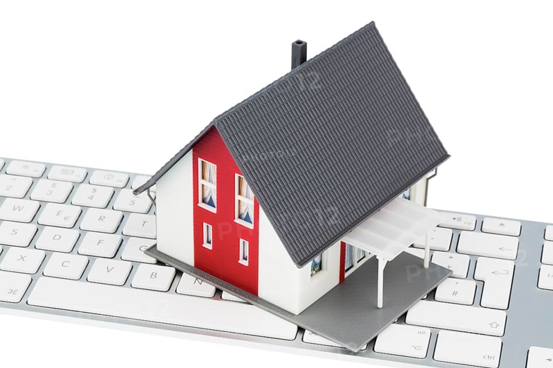 House on keyboard, symbolic photo for buying and renting a house via the Internet