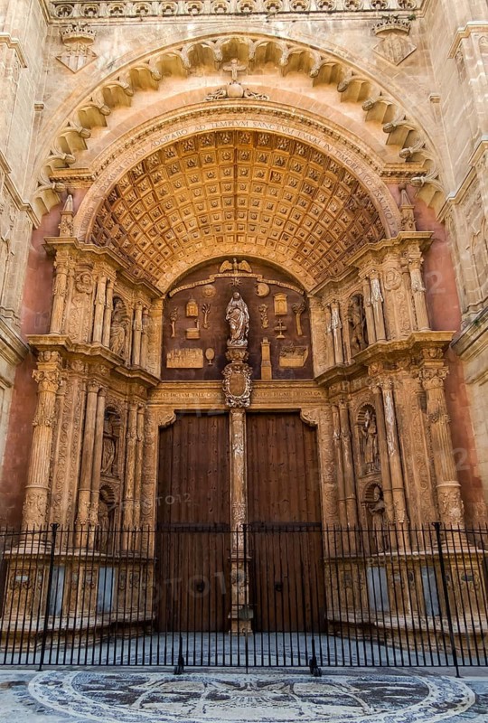 Spain, Majorca, Palma. La Seu Cathedral as a tourist attraction in the city centre. Austria, Europe