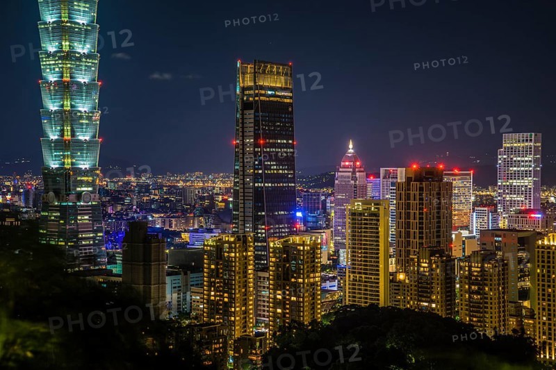 Taipei night view seen from the Xiangshan Taipei. Shooting Location: Taiwan, Taipei