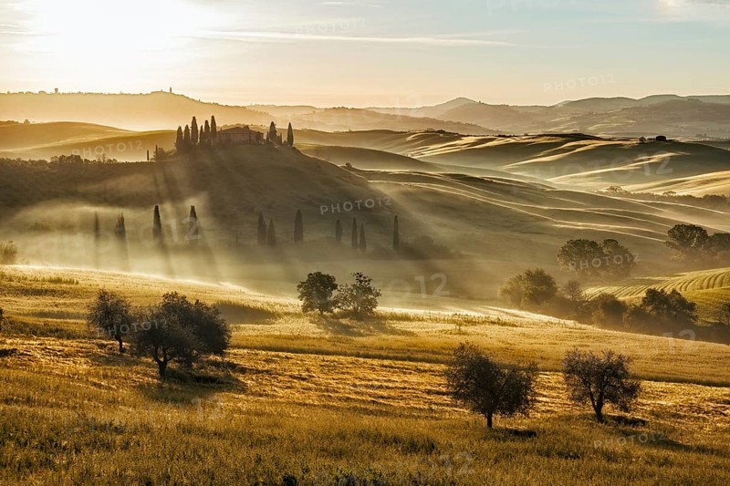 Farmhouse in Val d'Orcia after sunset, Tuscany, Italy, Europe