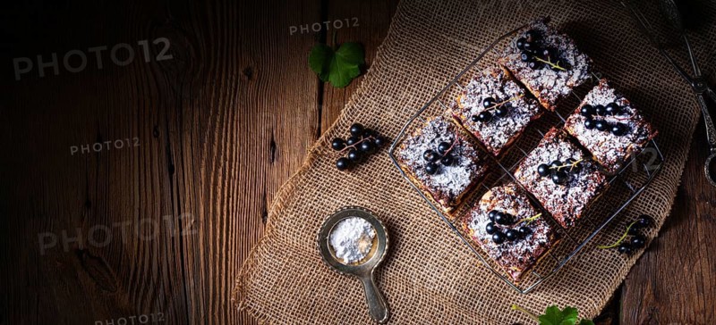 Polish tin cake with fruit and folds