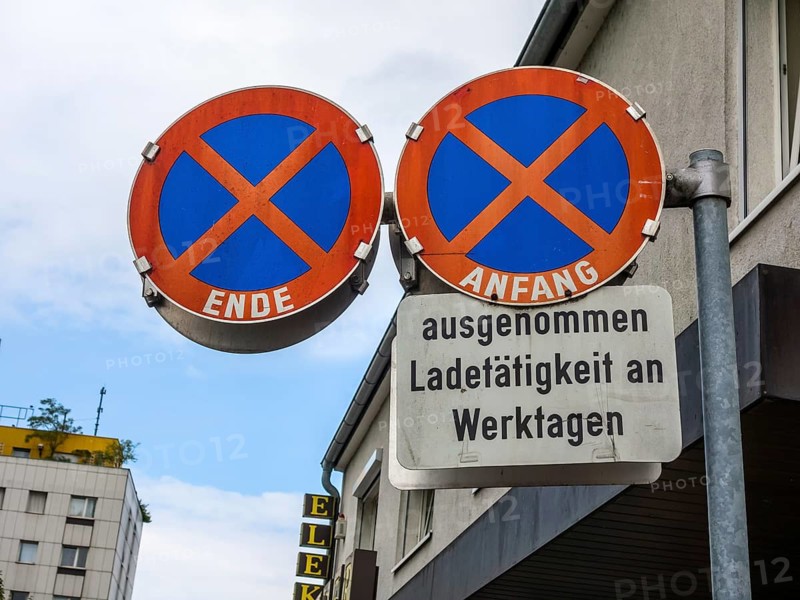 No stopping at the beginning and end. Except for loading activities on working days Austria