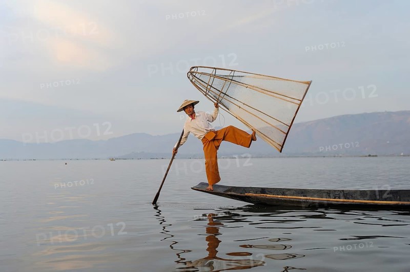 05.03.2014, Nyaung Shwe, Shan State, Myanmar, Asia, A one-legged rower fishes on the northern shore of Inle Lake. The lake is located in Shan State in the centre of Myanmar. The Inthas live on its shores and live mainly from fishing and farming, Asia