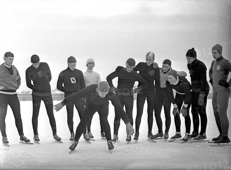 1930s winter activities. A group of amateur long distance scaters has gathered around a man who instructs them one or two things to think about when skating on the special skates. Sweden December 1939 Kristoffersson ref 52-3