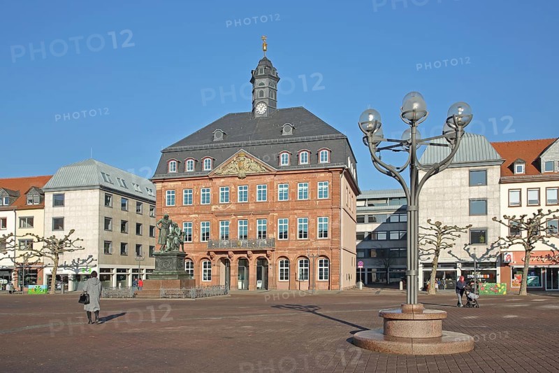Baroque Neustadt Town Hall and Brothers Grimm National Monument, Candelabra, Brothers, German Fairy Tale Route, Market Square, Hanau, Hesse, Germany, Europe